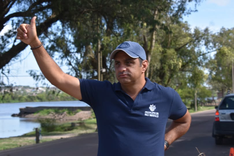 “No contar con saneamiento, no impedirá que la Intendencia realice cordón cuneta”, aclaró Christian Morel