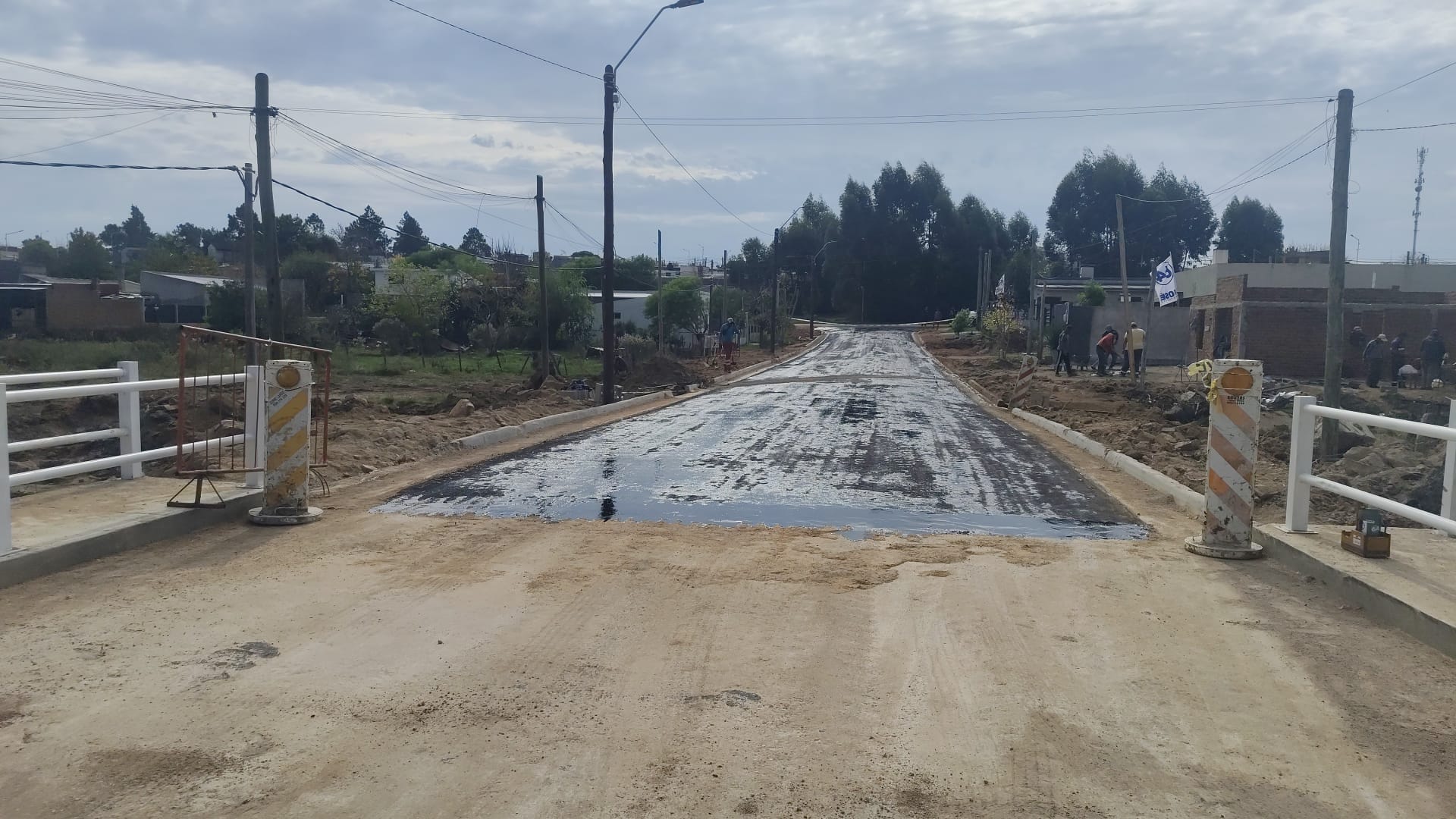 La Intendencia habilitará el primero de los tres puentes que se construyen sobre la cañada Juan Pablo