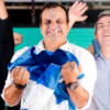 Con la bandera azul y blanca en mano y acompañado por sus principales socios políticos y candidatos a Alcalde, Christian Morel hizo su acto de cierre en Melo
