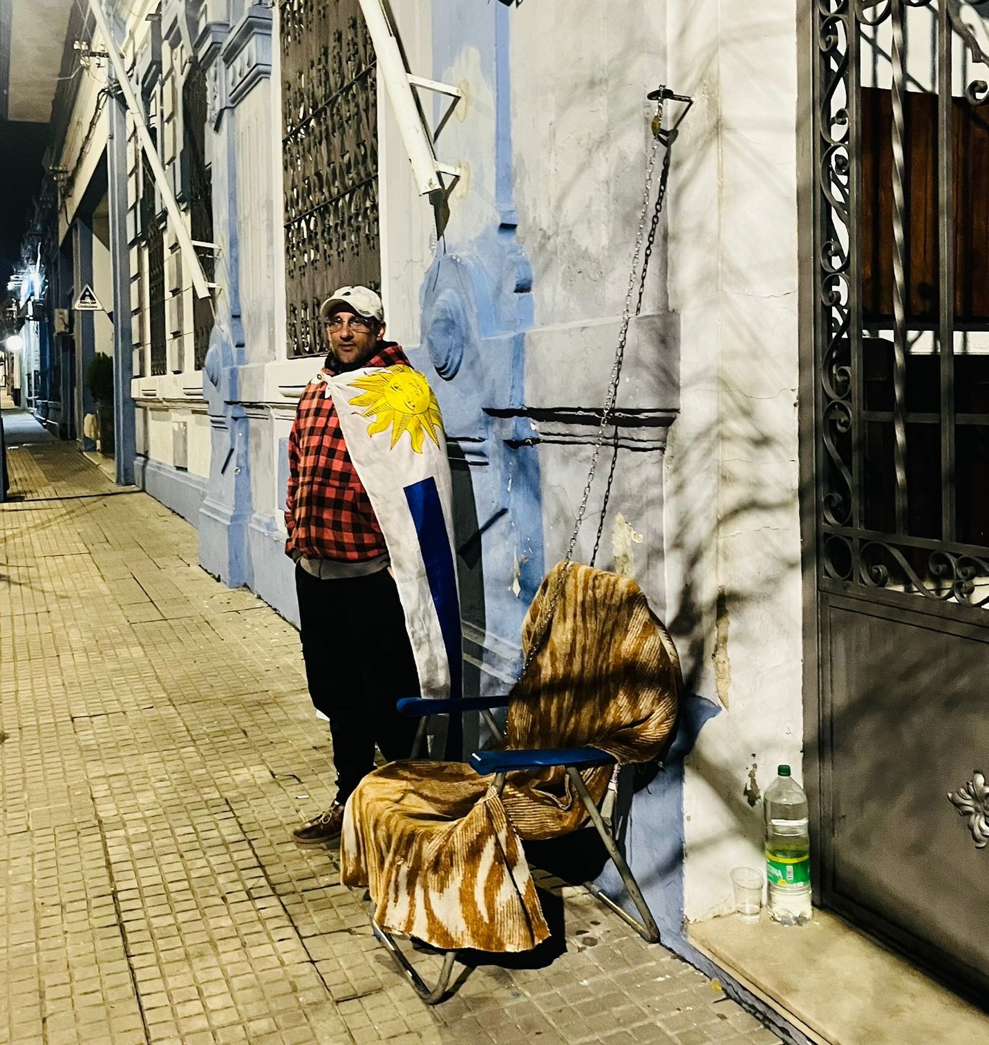 Permanece movilizado el ex funcionario municipal que reclama por su cese