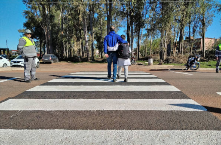 Transito de la intendencia y primaria coordinan detalles para implementar un plan de educación vial en escuelas del departamento