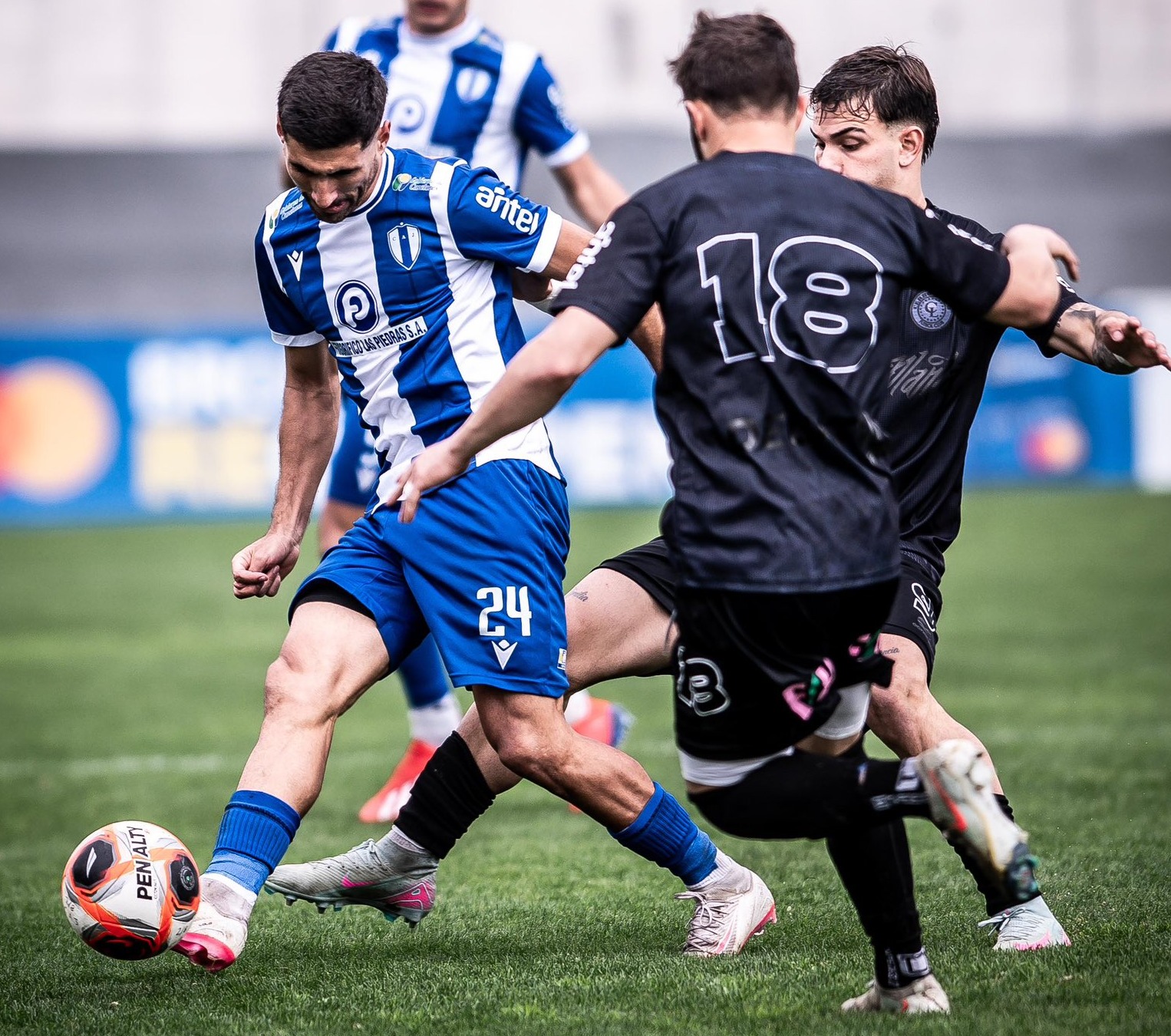 Con goles que llegaron desde el banco, Cerro Largo consiguió una reconfortante victoria en su debut por el Clausura