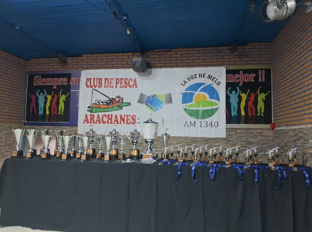 El Club de Pesca Arachanes y La Voz de Melo premiaron a los ganadores de la edición 24-25 de “El pescador del año”