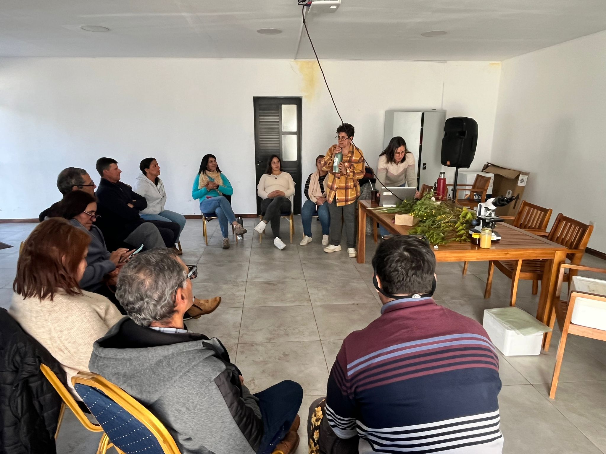 Un grupo de mujeres apícolas de Fraile Muerto participaron este fin de semana de una importante jornada de capacitación