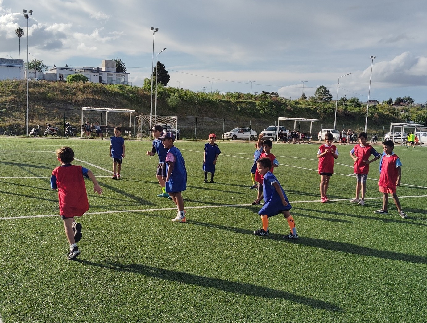 Descentralizar las clases que imparte en su base de barrio Mendoza es una de las metas de la Escuela Municipal de Fútbol Infantil