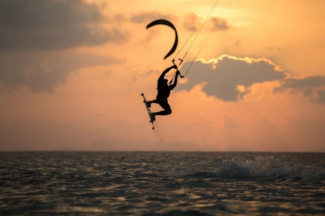 Promueven que Lago Merín se integre al circuito de la práctica del kitesurf