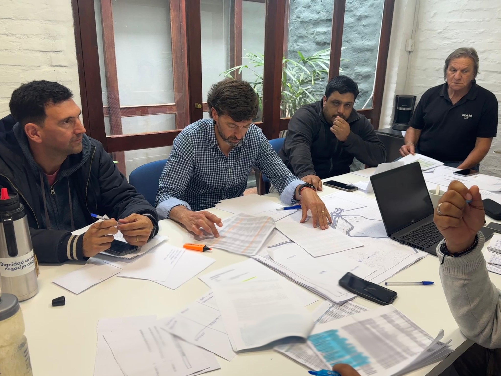 La dirección general de obras define prioridades y urgencias para comenzar a trabajar en municipios del interior