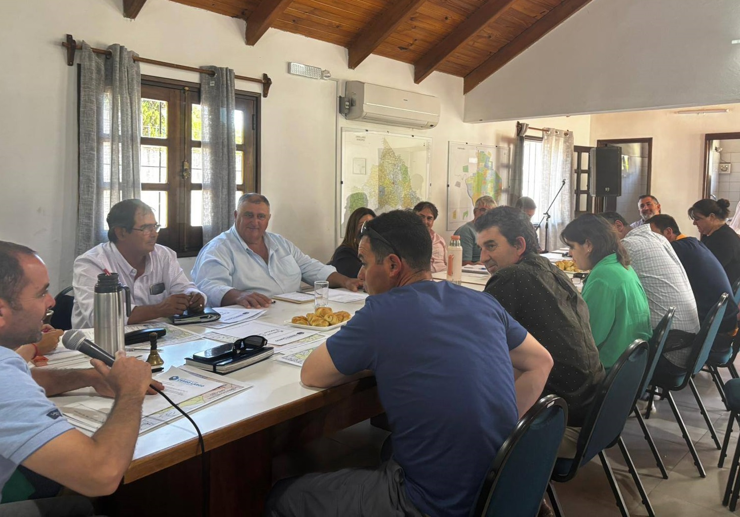 Obras pendientes de fidecomiso, falta de personal y caminería rural son los temas que están en la agenda de la Federación de Municipios y el Gobierno Departamental