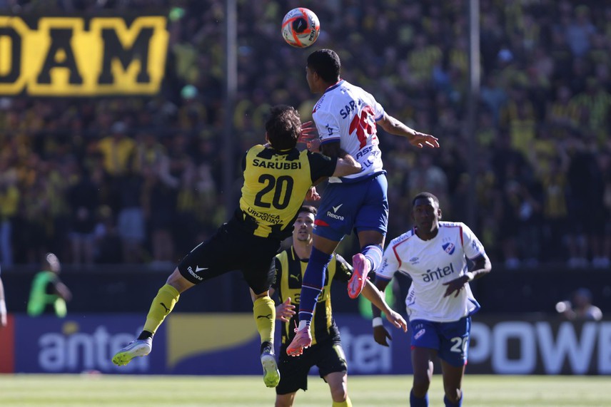 Peñarol y Nacional repartieron puntos en el Campeón del Siglo y dejaron la llave abierta para la vuelta en el Gran Parque Central