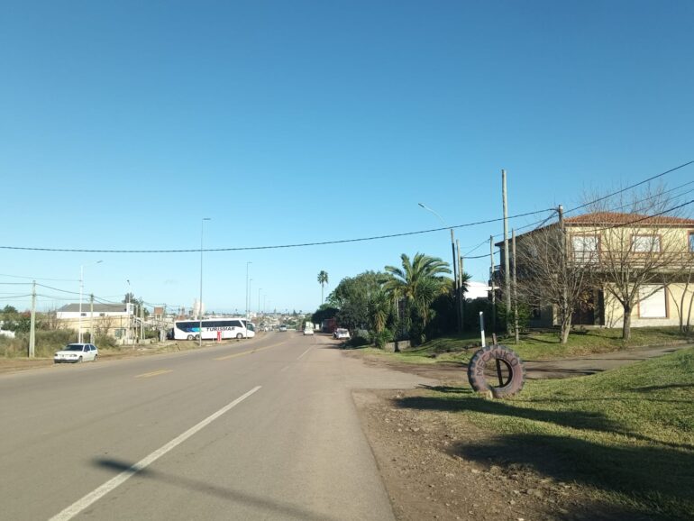 Vecinos de los barrios Arpí y Anido advierten a las autoridades por falta de seguridad vial en accesos a Melo por Avenida Italia