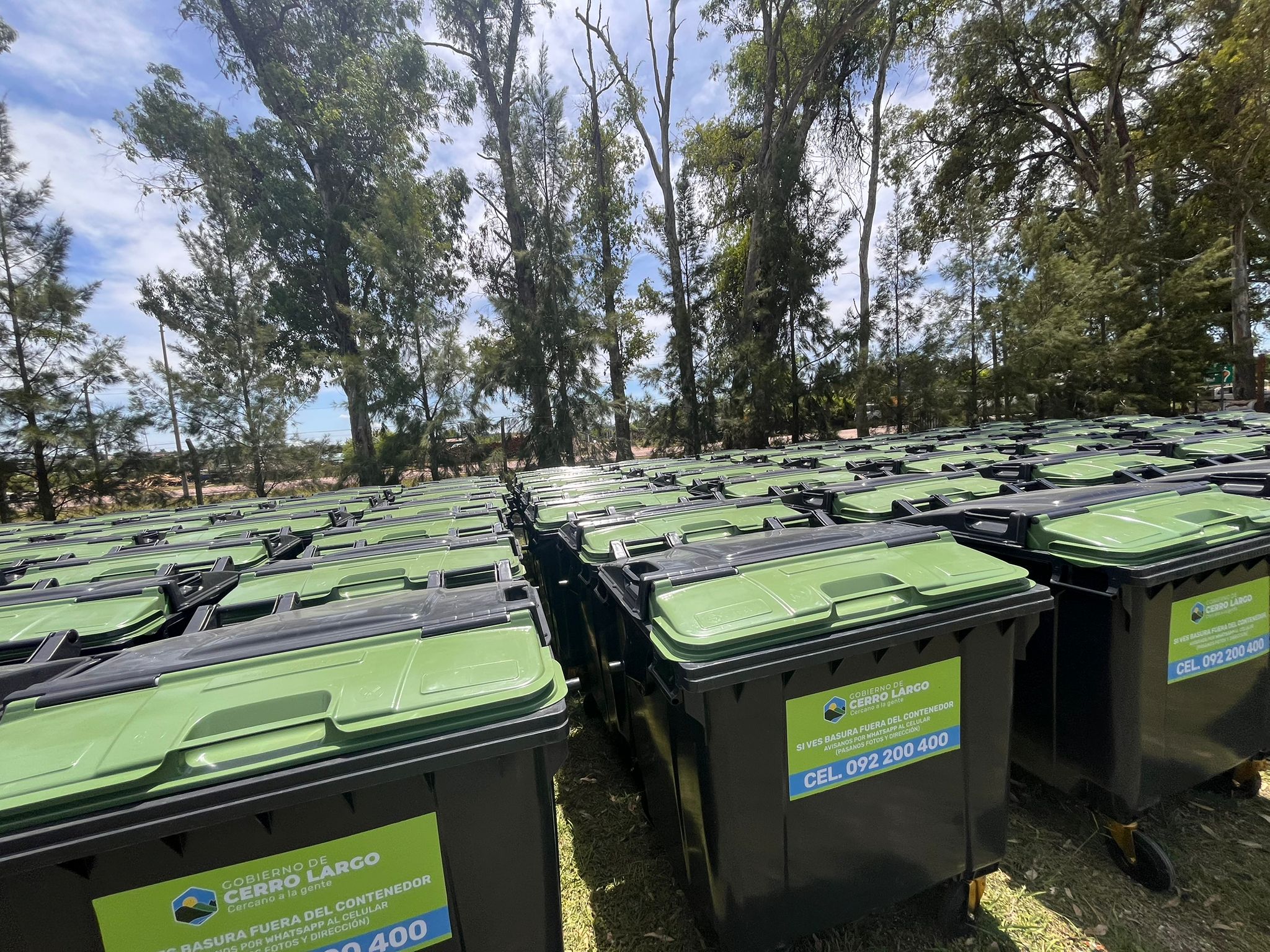 La Intendencia presentó la compra de 340 recipientes para residuos