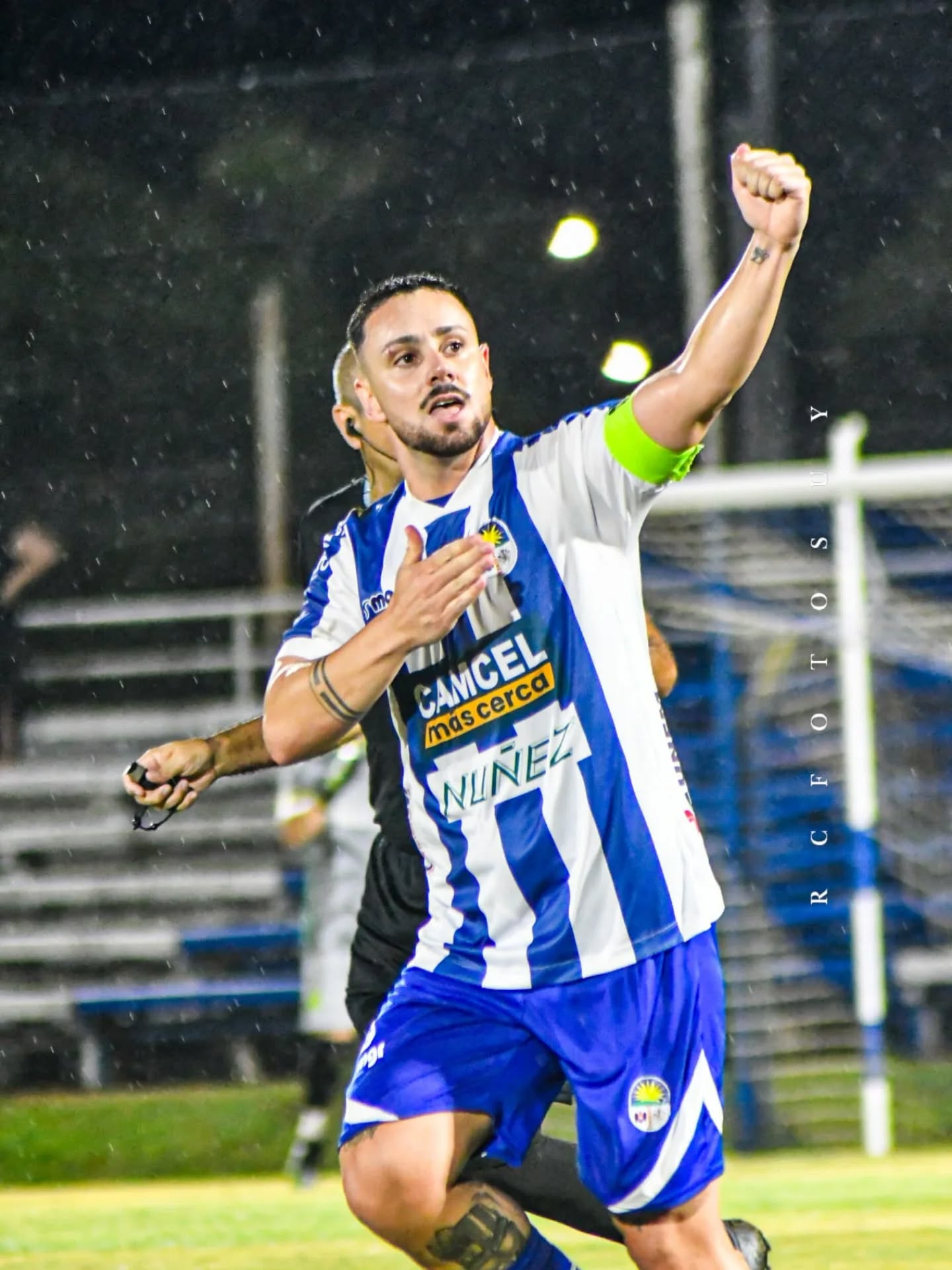 En una noche cargada de goles, Cerro Largo hizo pesar su historia y jerarquía para obtener la clasificación a semifinales del Campeonato del Este en juveniles y mayores