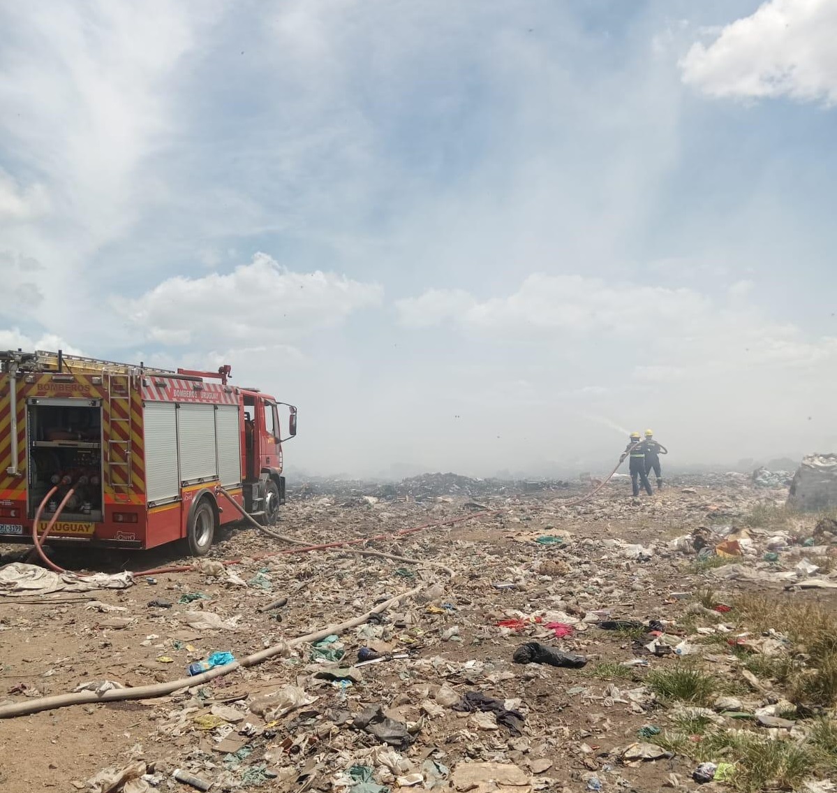 Desde bomberos se sostiene la hipótesis de la intencionalidad en el incendio del vertedero de La Pedrera
