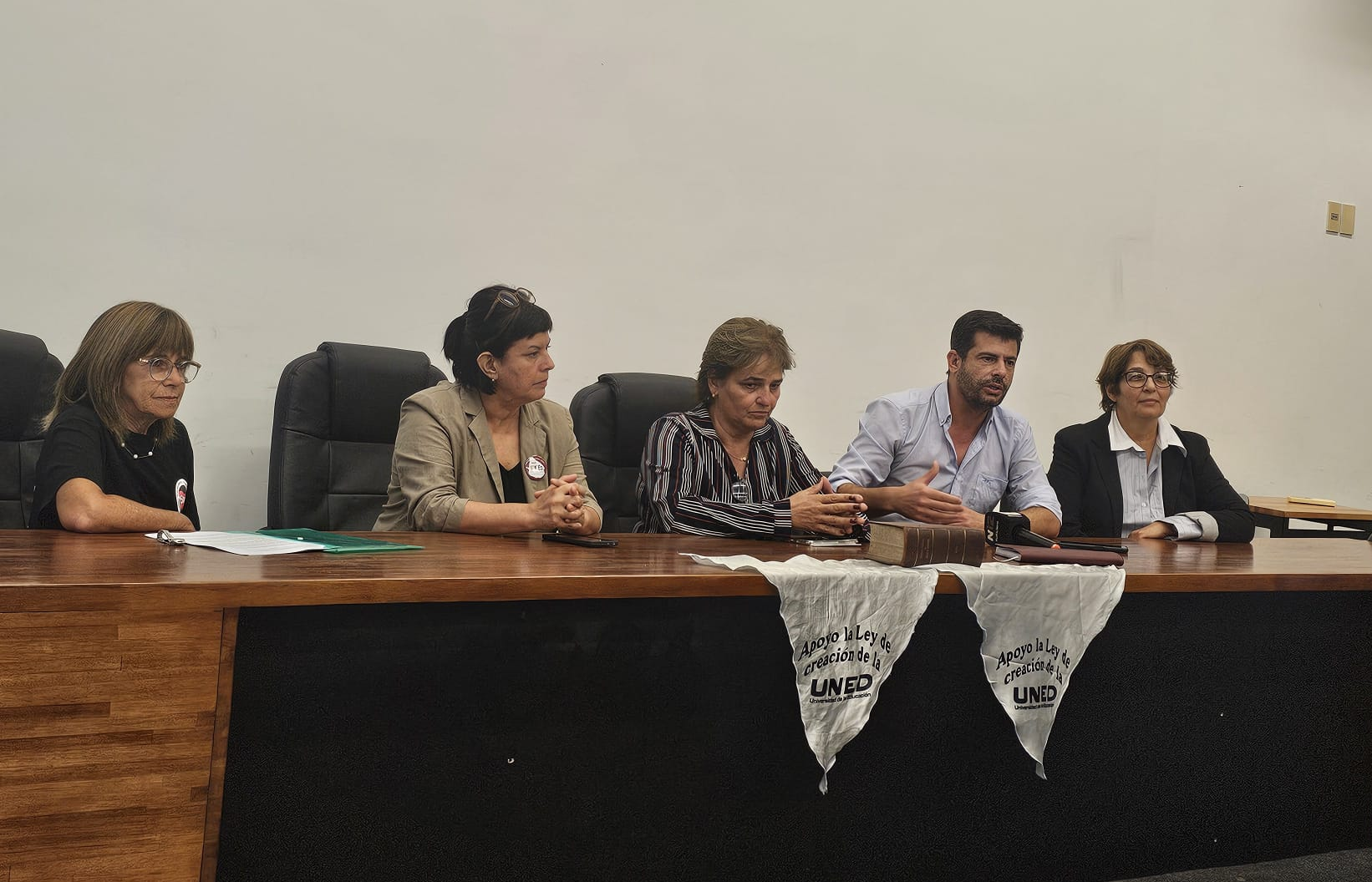 Con el propósito concientizar a los actores políticos sobre el apoyo a la Ley de creación de la Universidad Nacional de Educación, se presentó hoy una comisión departamental