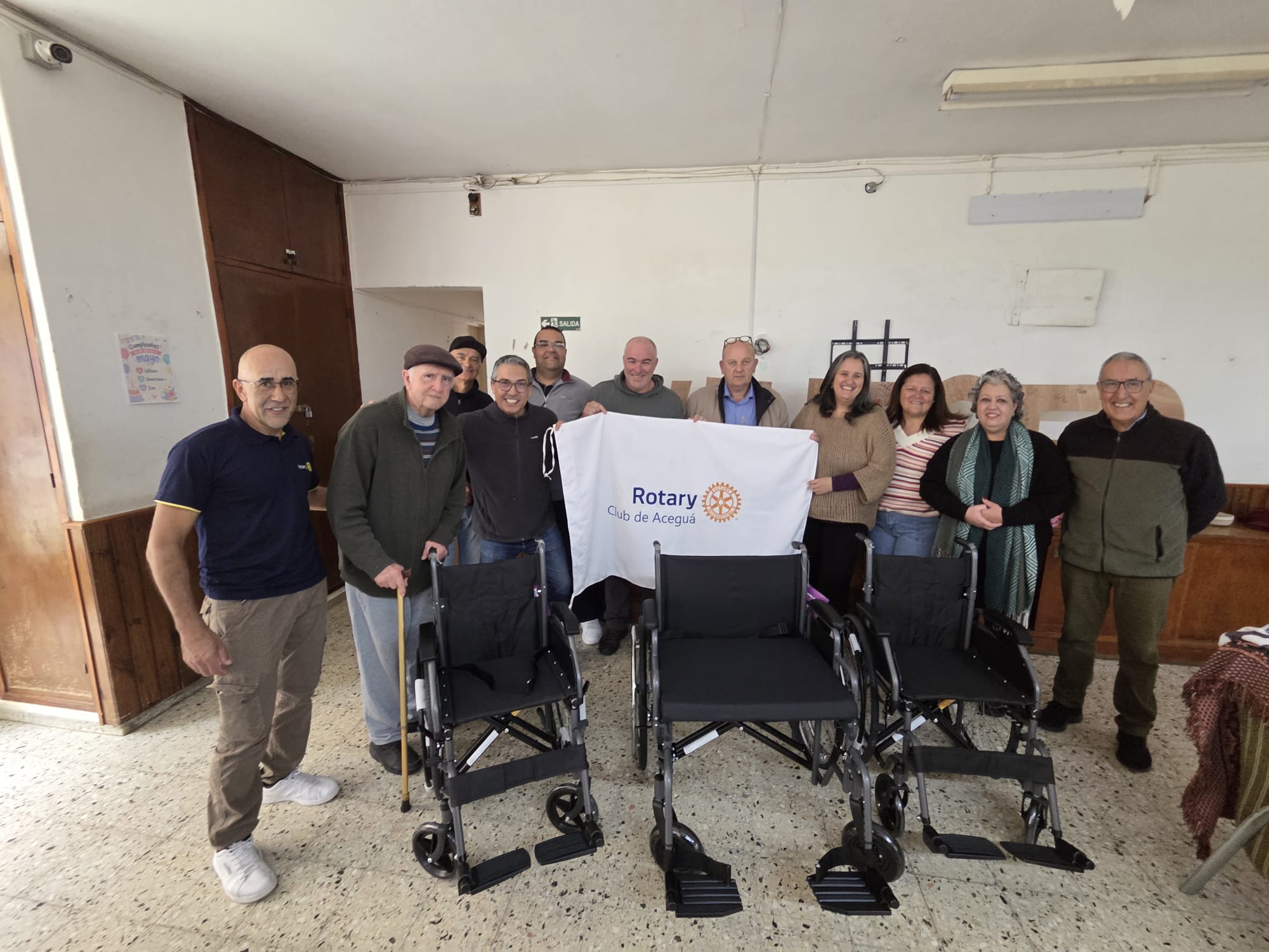 Rotary Aceguá donó sillas de ruedas al Hogar de Ancianos Juan José Burgos