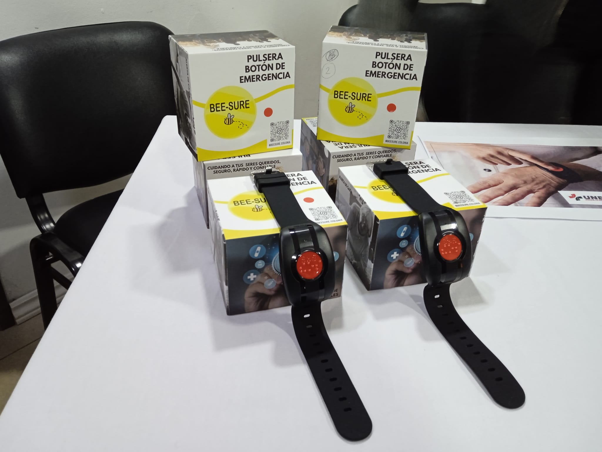 UNEM presentó la pulsera con botón de emergencia