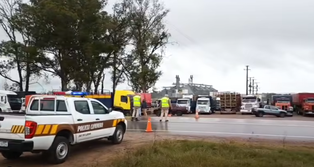Transportistas de carga paran y se movilizan hoy en todo el país contra la implementación de la guía y el precio del combustible