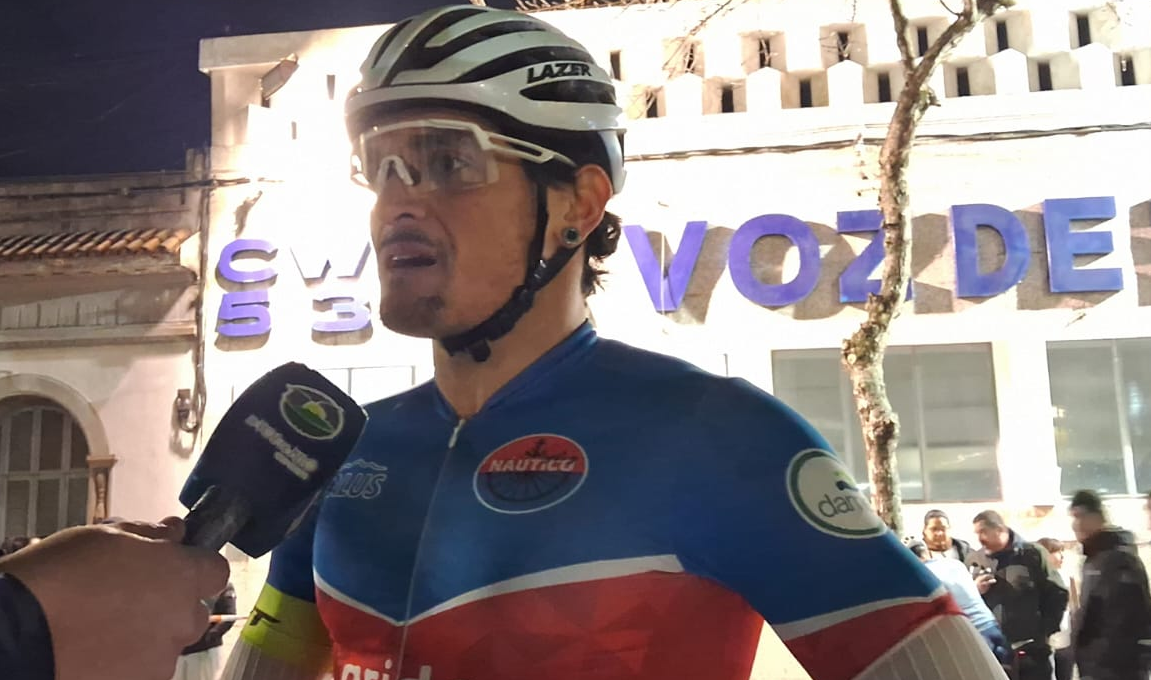 Joaquín Castro del Club de Náutico ganó la carrera aniversario de La Voz de Melo