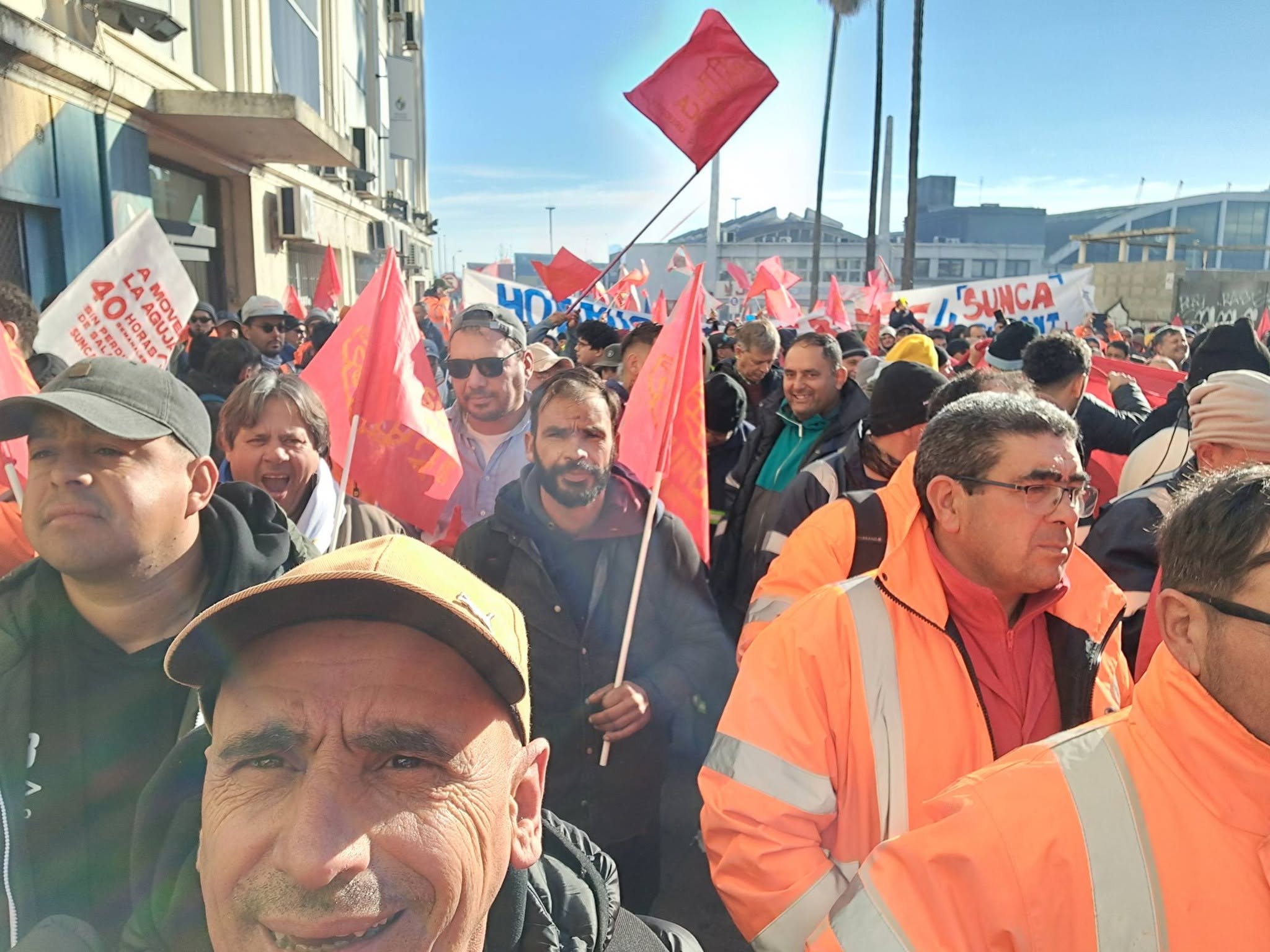Una delegación del sunca de Cerro Largo participó de la movilización que el gremio realizó hoy en Montevideo