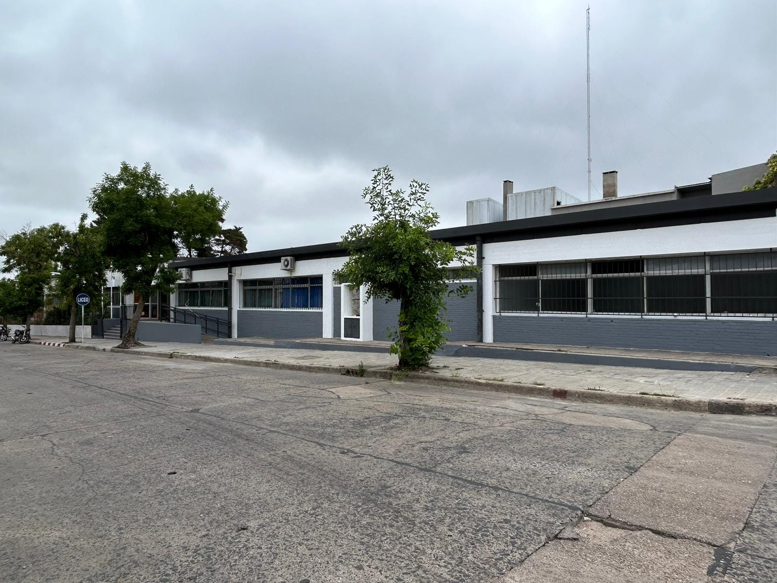 Una adolescente de 13 años se autoinflingió lesiones con un arma blanca en el interior del Liceo Nº 2