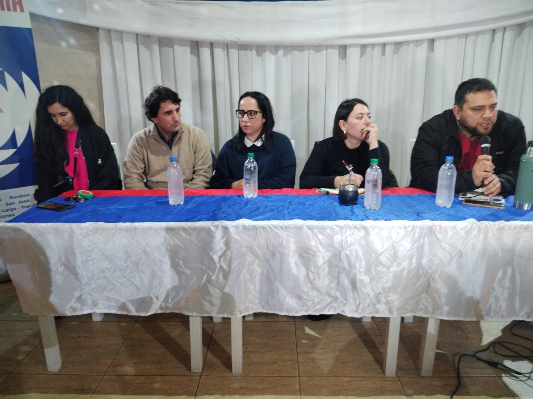 Militantes y dirigentes del Frente Amplio se reunieron en Melo durante la noche de ayer