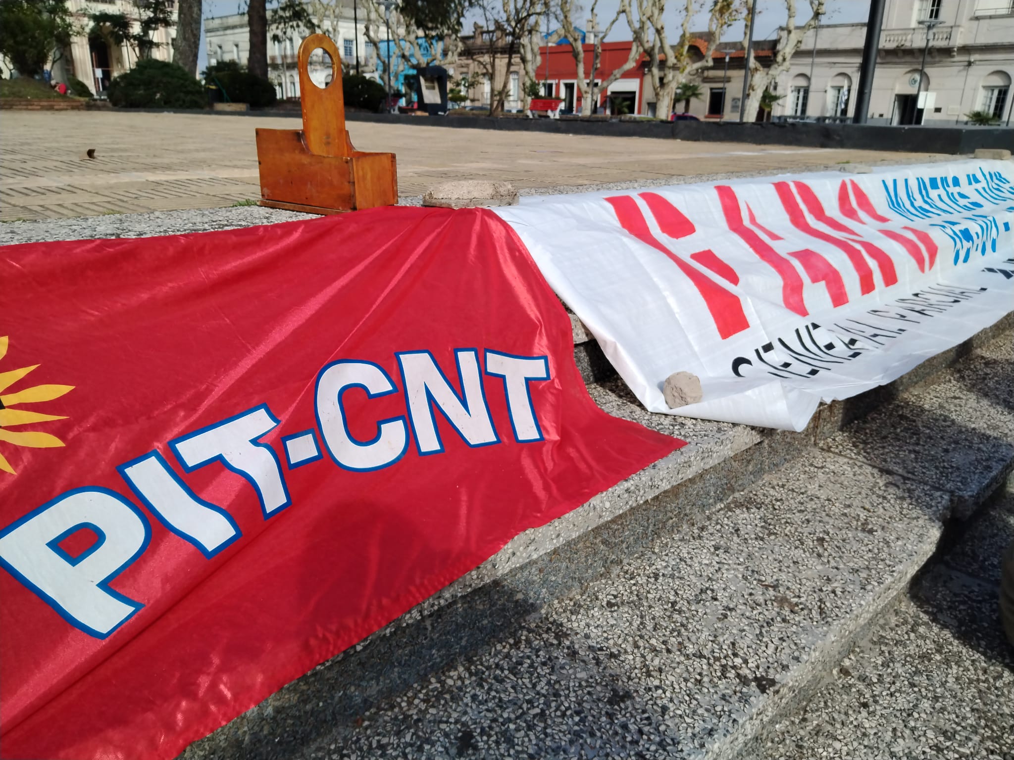 El Plenario Departamental del Pit Cnt se adhirió al paro nacional y realizó una movida informativa en Plaza Constitución