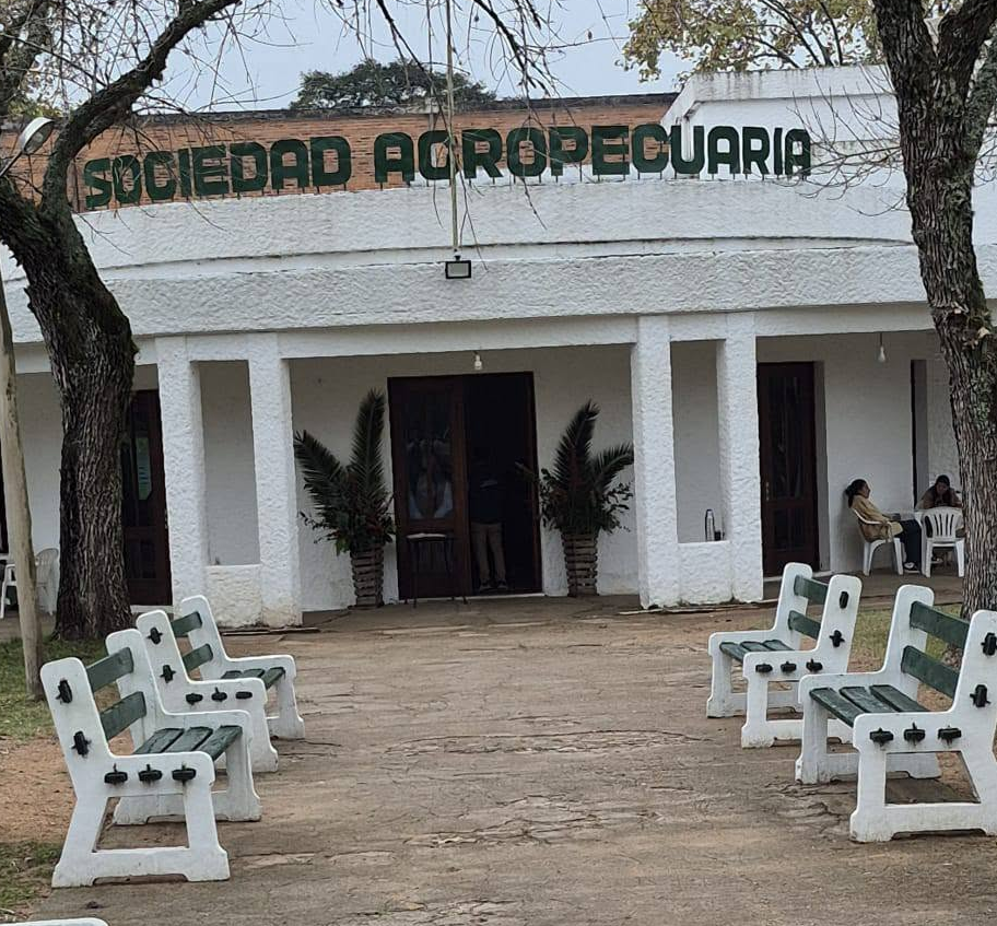 Ferreira: “El Intendente es la autoridad máxima del departamento, no puede tirar la toalla. Los perros que están afectando a los animales de producción están en predios municipales y son responsabilidad del Intendente”