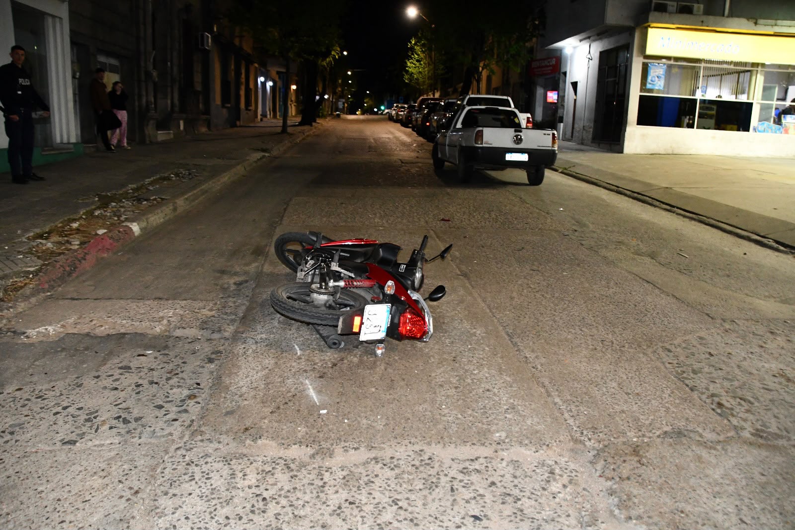 Siniestro de tránsito en el centro de Melo con dos adolescentes involucrados; uno de los protagonistas sufrió lesiones graves