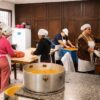 El plato caliente aumentó el número de beneficiarios y bajo su costo