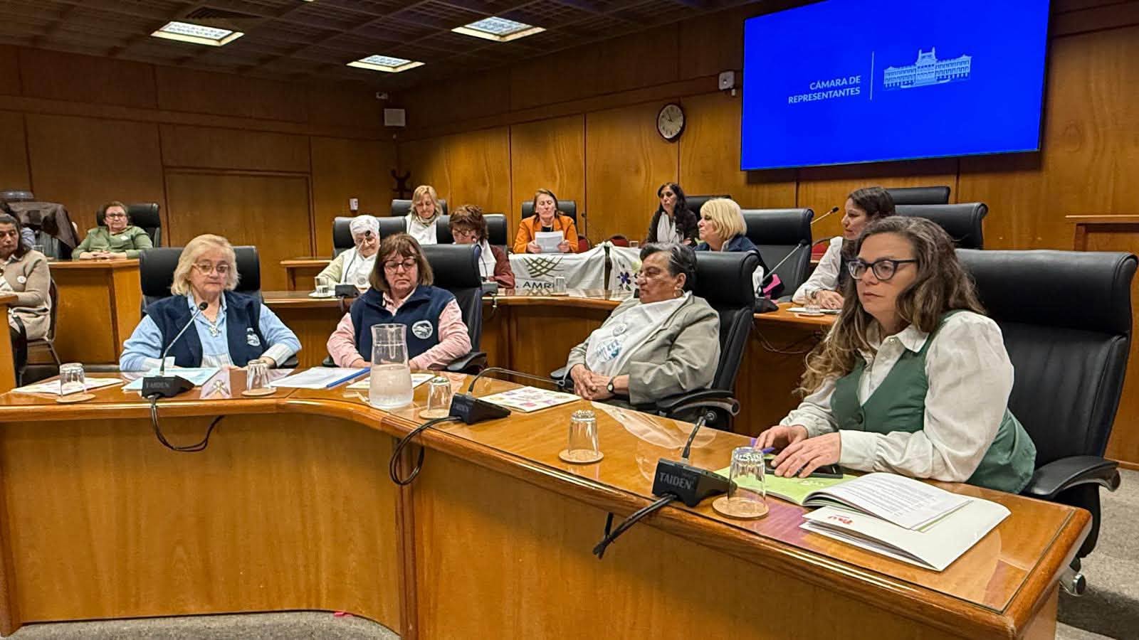 La Unidad de Género del Ministerio de Ganadería y Agricultura actualizó la agenda de mujeres rurales +10