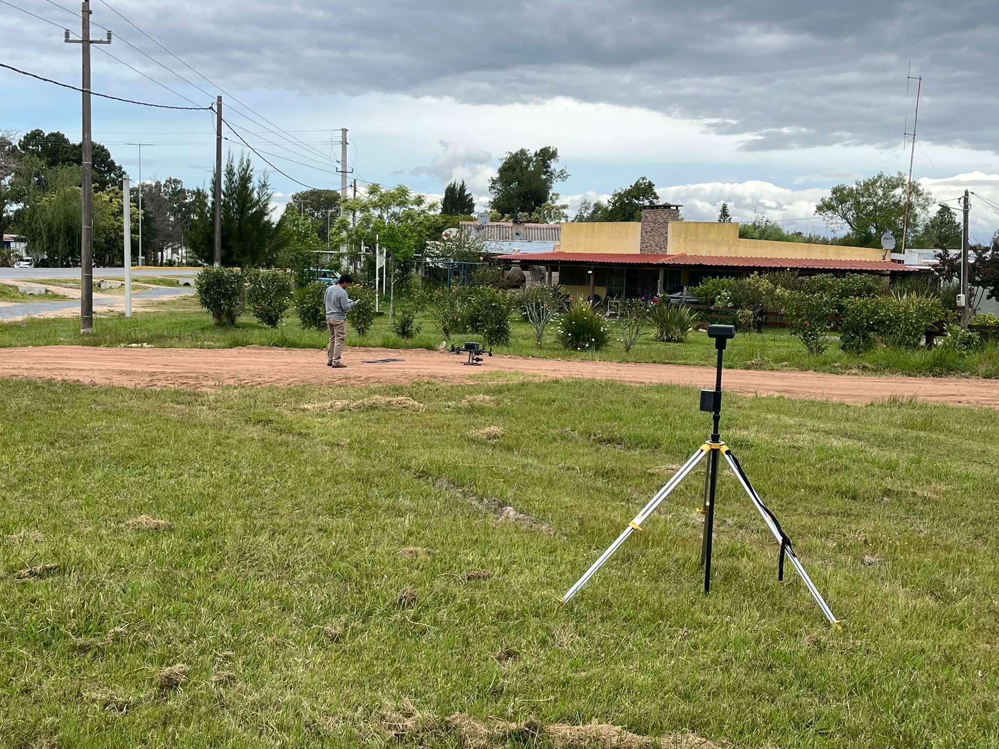 Técnicos del Ministerio de Obras Públicas trabajan en Lago Merín