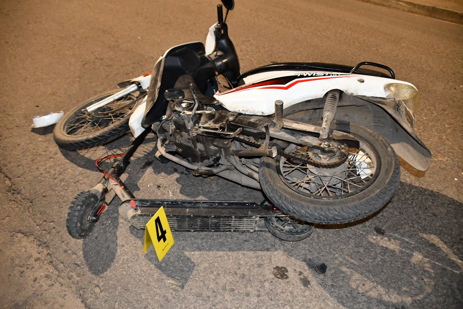 Un menor de 10 años que iba a bordo de un monopatín resultó lesionado al colisionar con una motocicleta