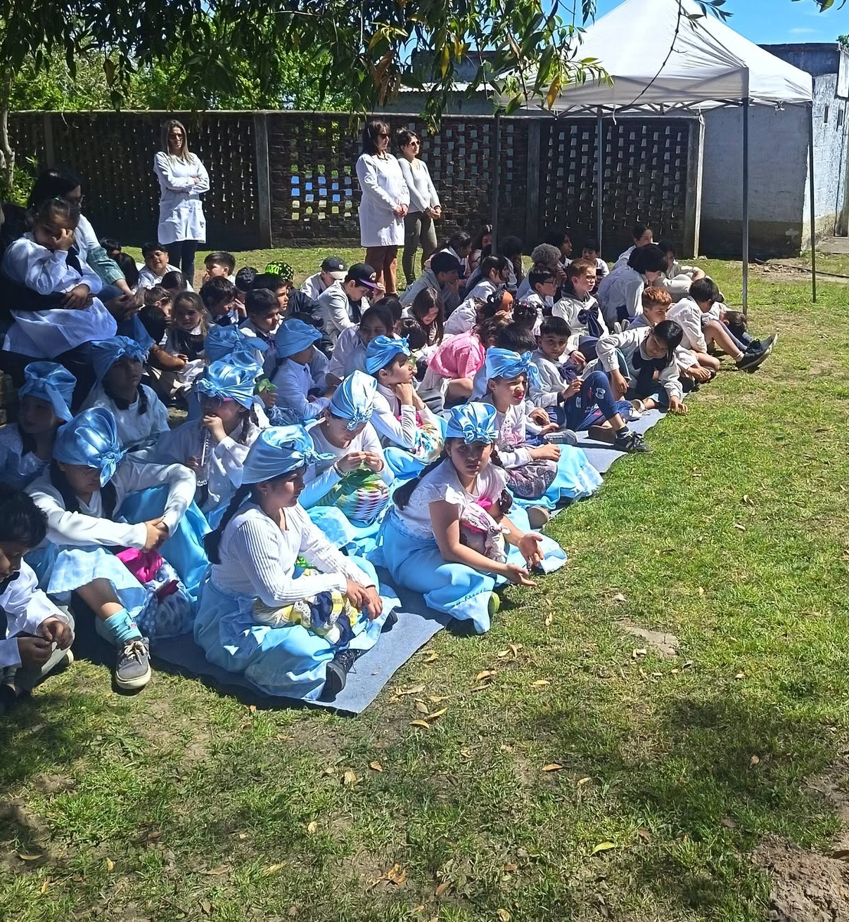 Alumnos de la Escuela Nº 87 fueron parte de la pintura del mural que recoge la historia de las lavanderas del Parque Zorrilla de San Martín